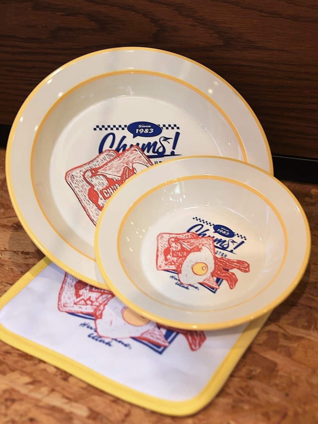 价格跳水、门店却越开越多:CHUMS洽洽鸟这个悖论,刚好说清它的钱花在哪