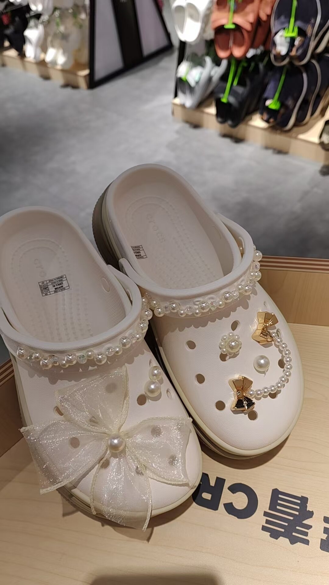 鞋599,花522,脱落还不保修:Crocs鞋花怎么买才不亏