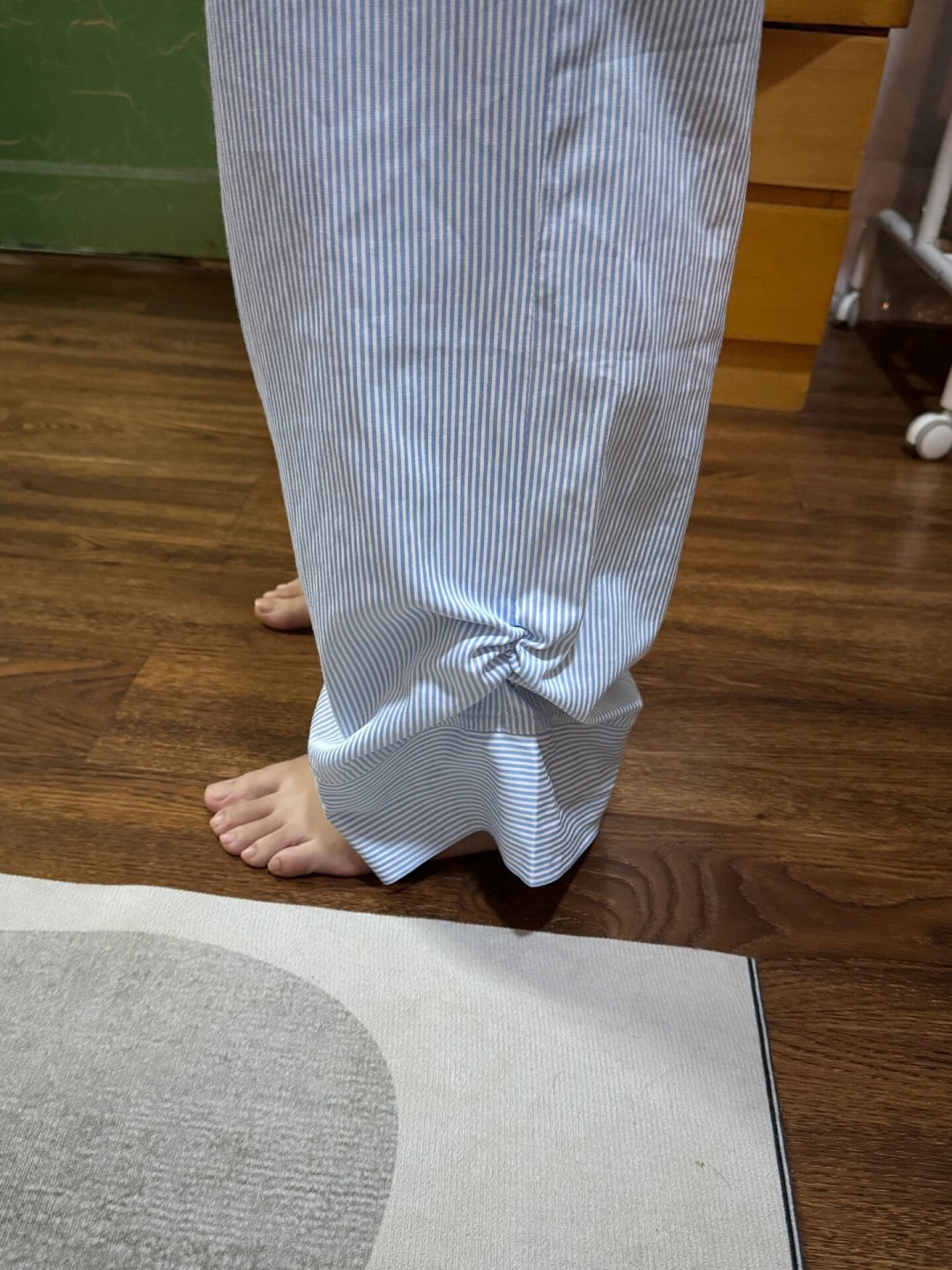 Zara阔腿裤被叫“死亡裤”,裤子却还在越做越长:买前先量裤长,买长了有5种免剪补救