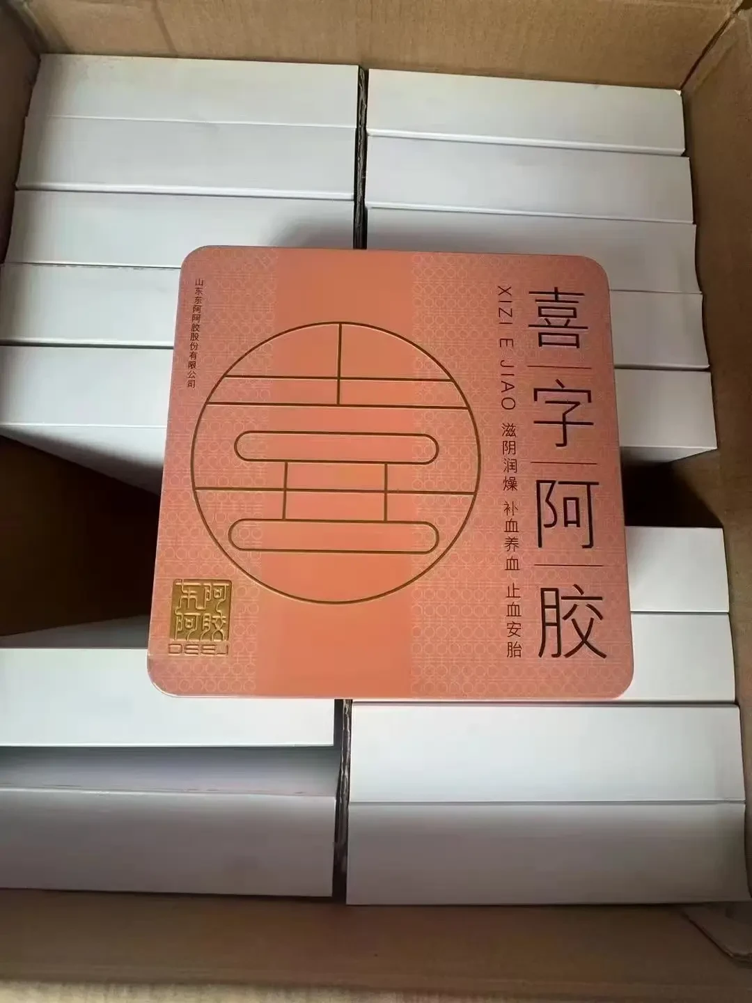 东阿阿胶把8.6亿利润全分了，股价却跌掉5%：多空到底在吵这份中报的什么？