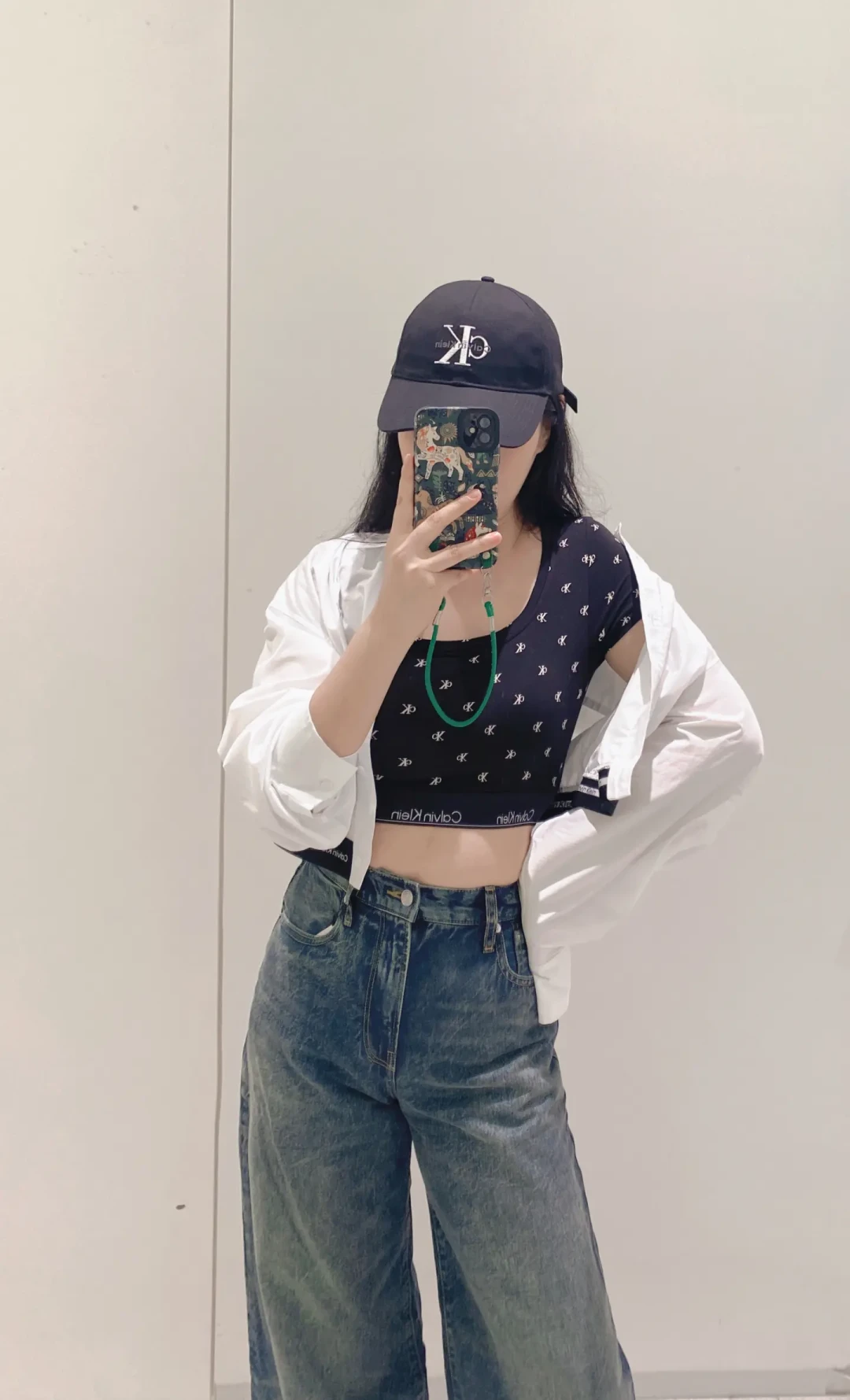 你的CK牛仔裤,吊牌上的生产商大概率不叫Calvin Klein:搞懂代工逻辑,再决定花多少钱