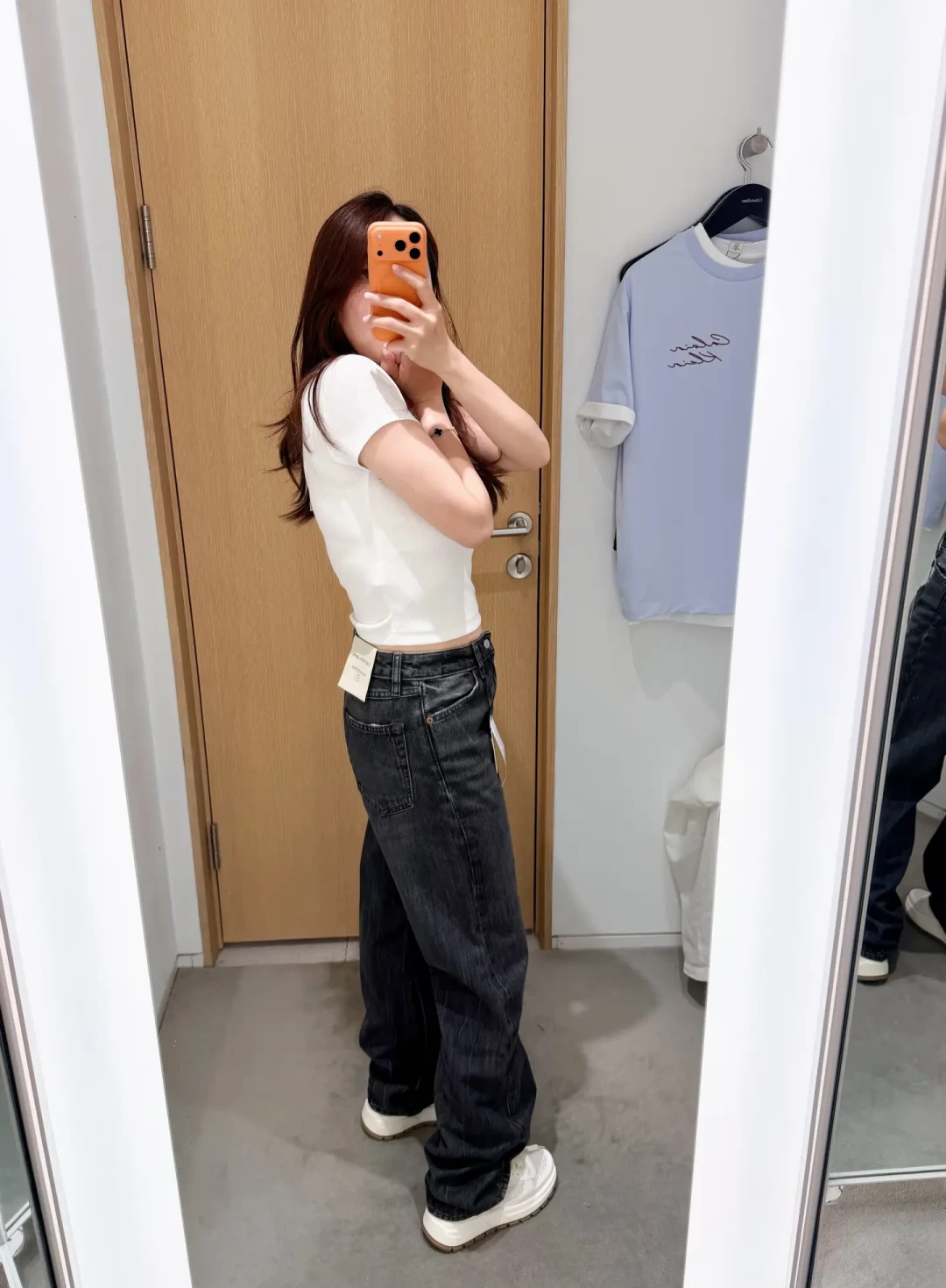 你的CK牛仔裤,吊牌上的生产商大概率不叫Calvin Klein:搞懂代工逻辑,再决定花多少钱