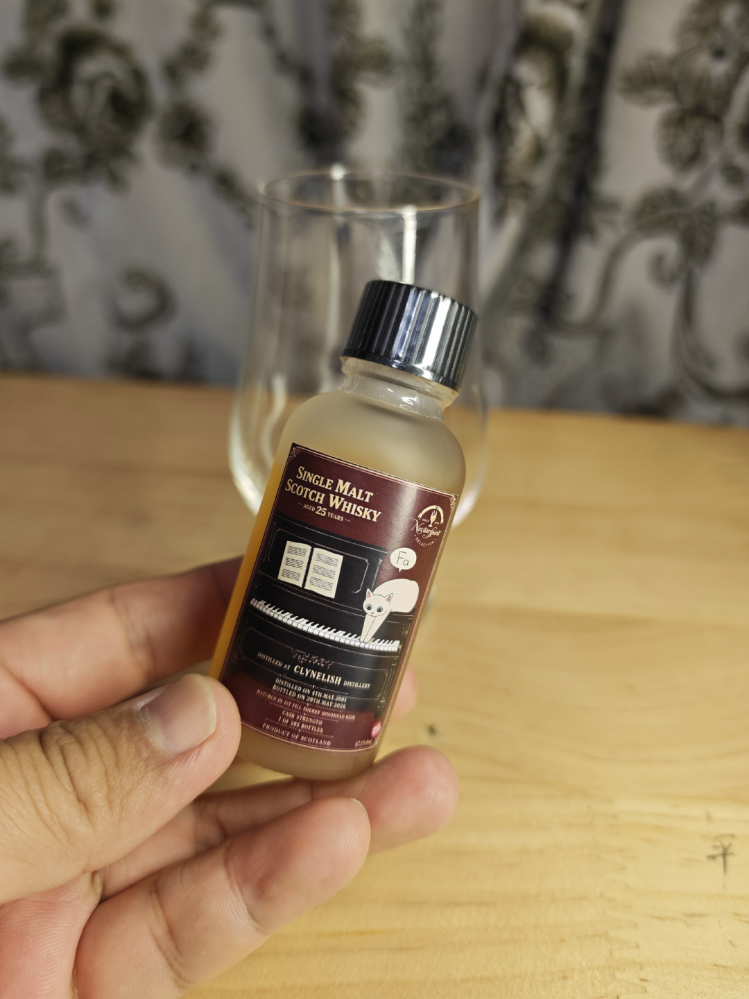 布朗拉大猫几万镑一瓶,克里尼利基小猫两百多:威士忌圈最混乱的双生子悬案