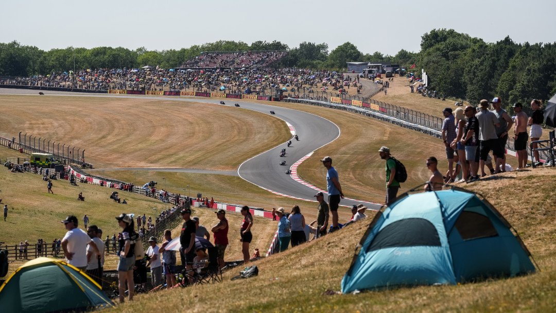WSBK敲定2027-2030新规:1200cc四缸回归、转速限制明文化,刚拿6冠的张雪机车先迎规则大考