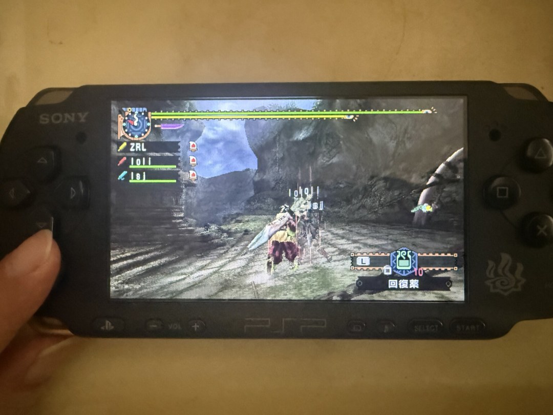 「想不到还有人玩P2G」:发售19年,这款怪猎还有人写金手指、开黑联机