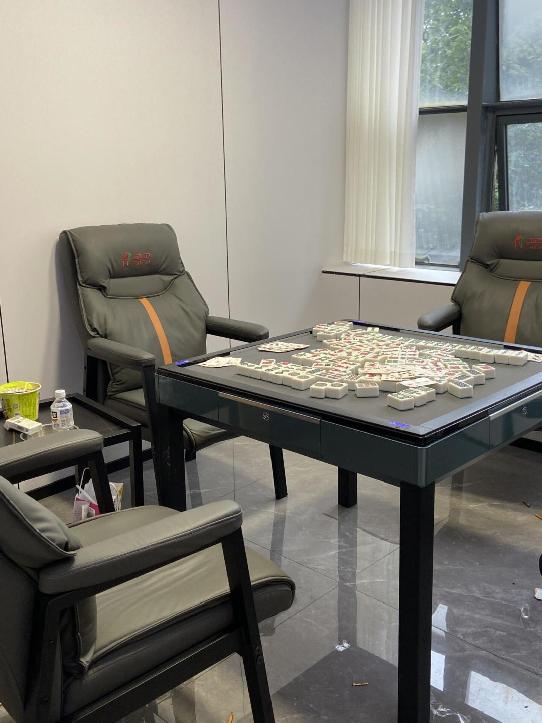 人均20元、通宵不打烊:24小时无人棋牌室,扫码进门前先看这周暗访曝出的问题