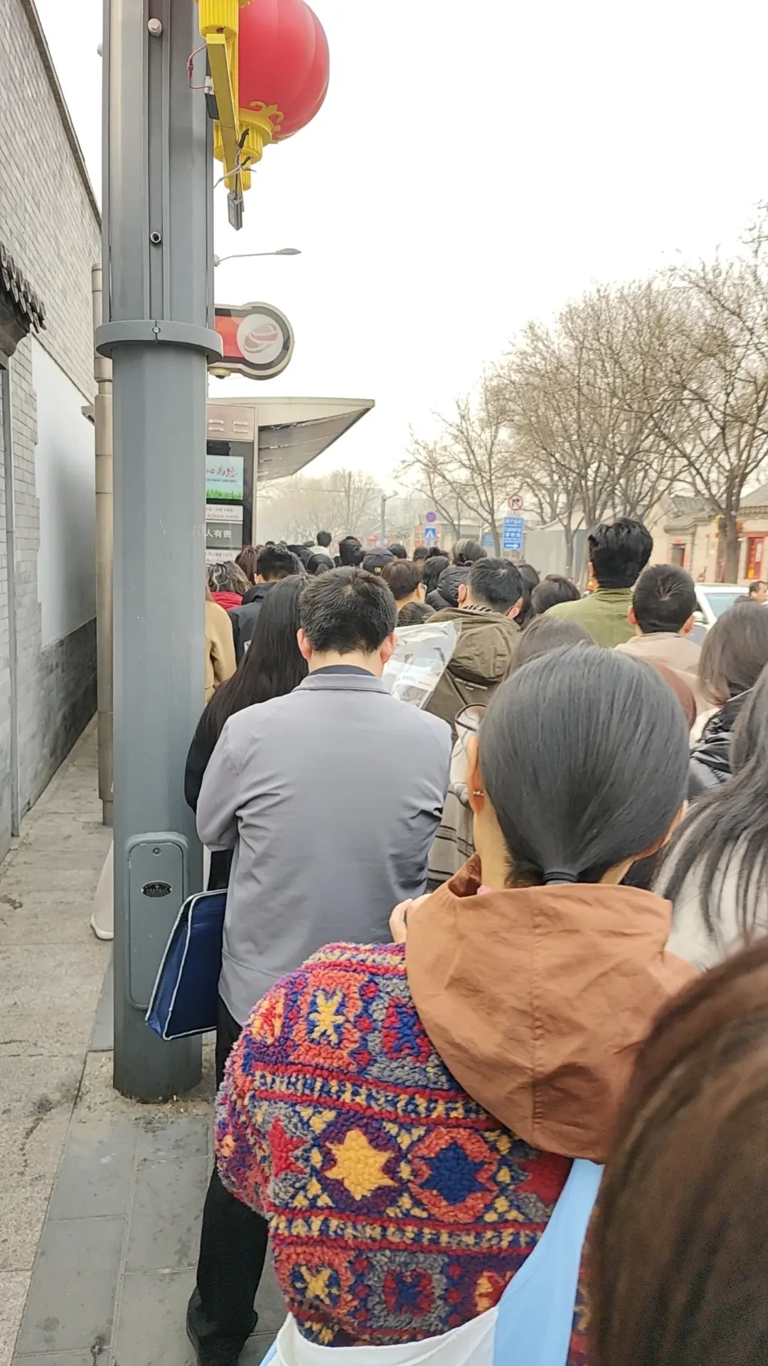 暑假最后一周,雍和宫:要不要预约、排队多久、香在哪领,用近一个月的实拍把矛盾信息说清