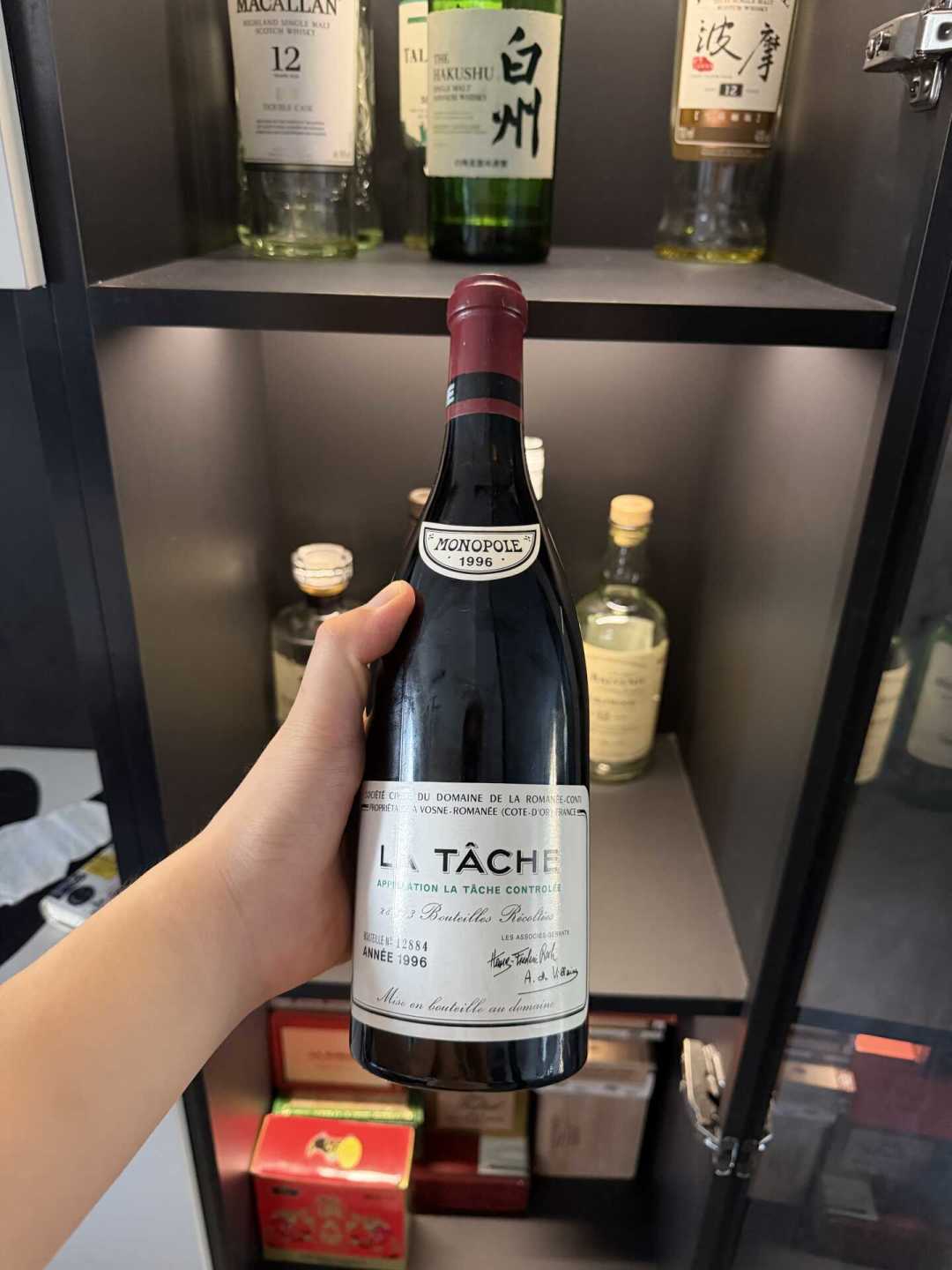 同一个酒庄、同一套酿造，差价4倍多：罗曼尼康帝和拉塔希，到底差在哪？