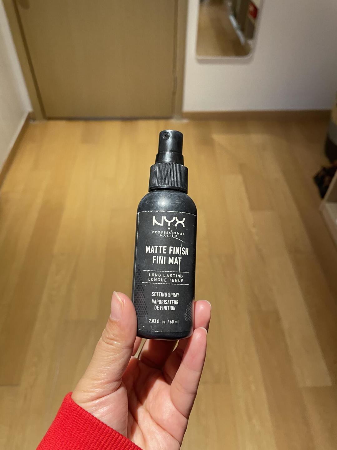 NYX黑瓶定妆喷雾退出官方渠道第二年：代购价格乱成一锅粥，油皮回购党还该不该下单？