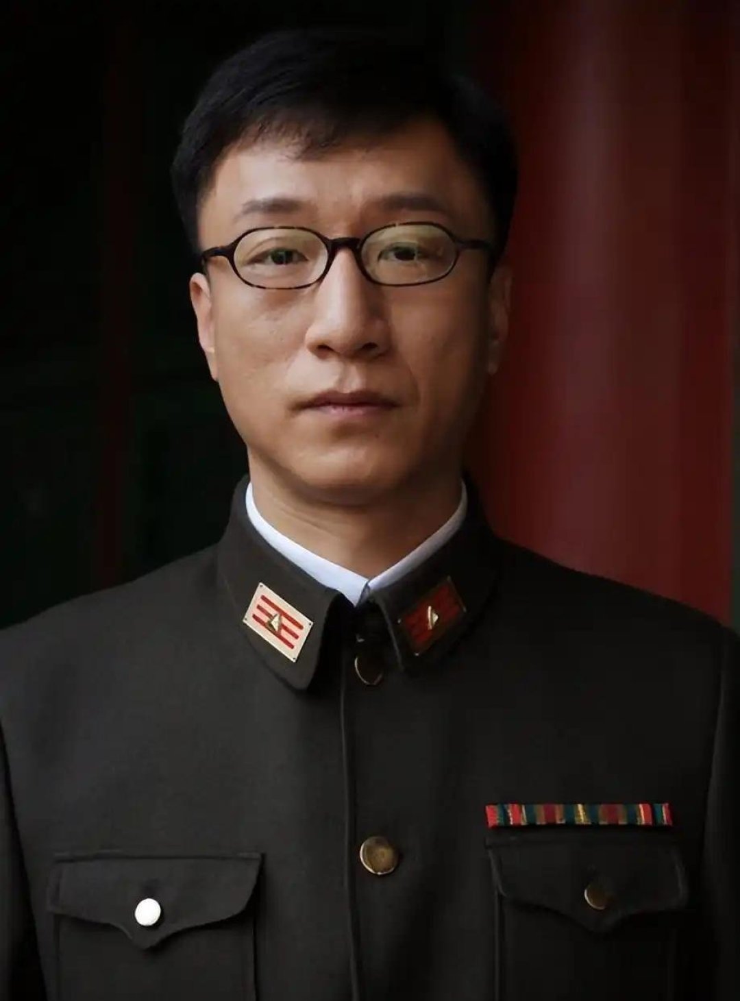 2026年了还在《潜伏》的后劲里?我数了全网116条“代餐”推荐,最对味的居然不是《风筝》