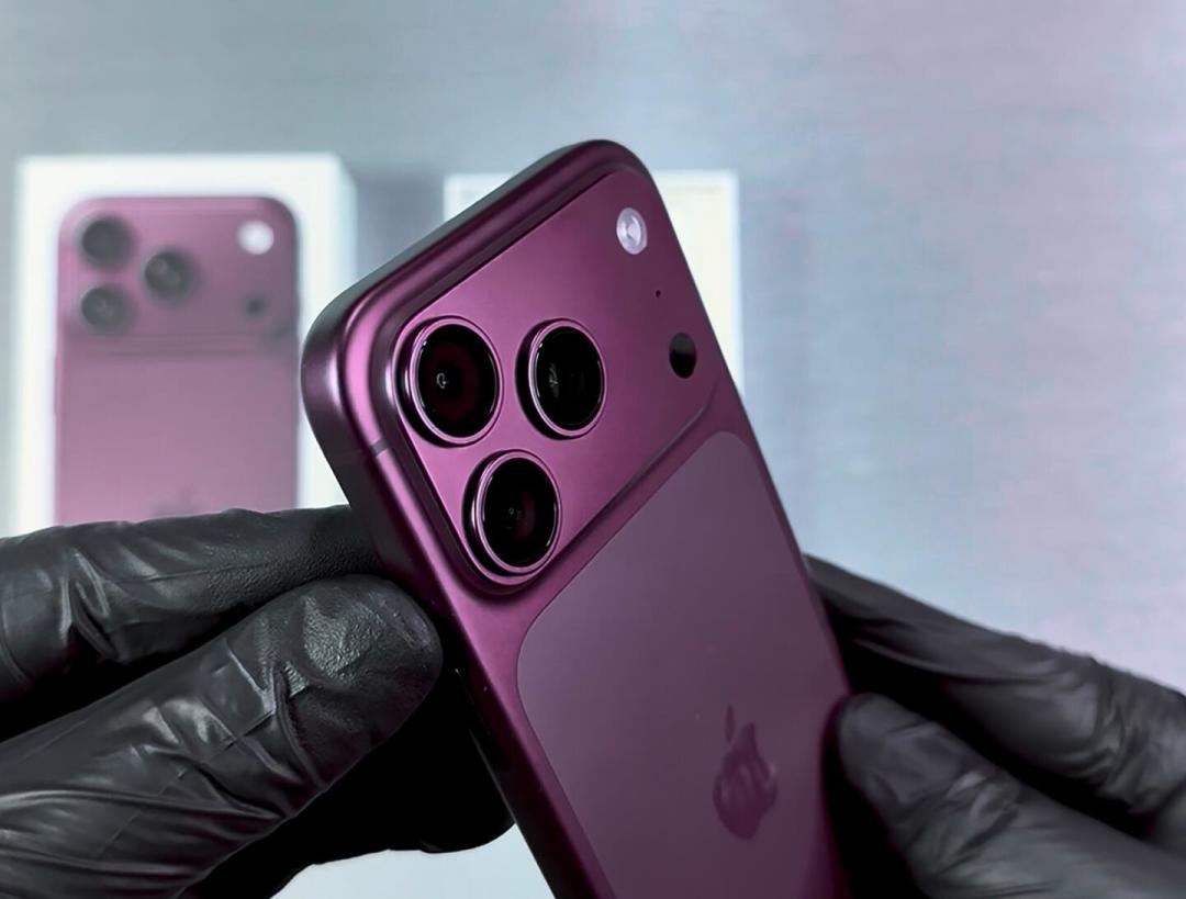 这次iPhone 18 Pro的配色爆料,直接甩出了潘通色号:6076深樱桃到底是个什么红?