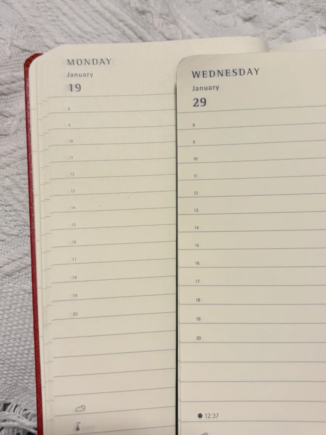 同是 Moleskine,一半人喊洇墨,一半人喊好写:翻完十年讨论,这张纸到底值不值两三百