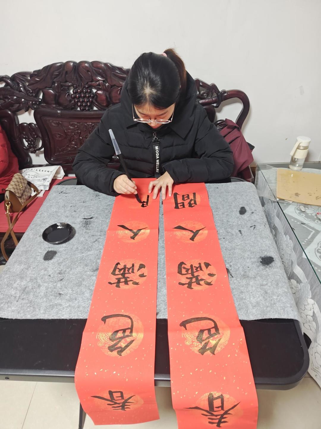 同一个成人书法班,有人300元学半年,有人一年交8000:自学还是报班,看完这篇再决定