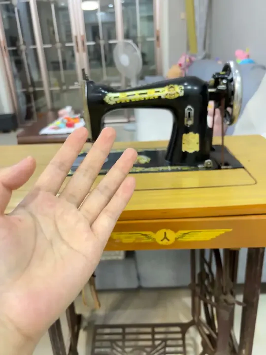 家里那台吃灰的老式缝纫机先别扔:全网掀起的'老机复活'改装,最低只要几十块