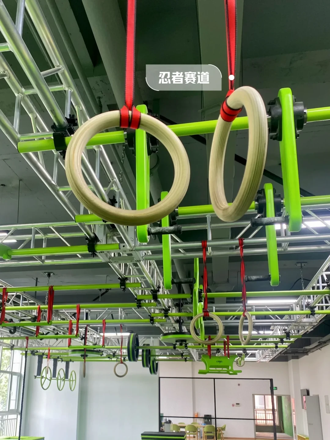新加坡“老人跑酷防摔”刷屏后,我扒了下国内成人跑酷体验课:39元就能试,但第一关是找不到课