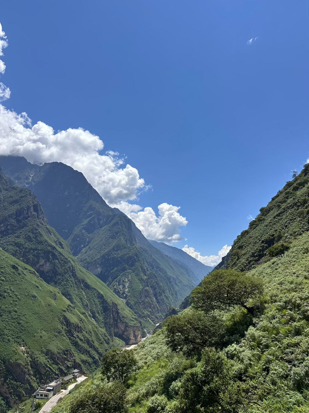 同一条虎跳峡高路,有人3小时走完,有人爬了8小时:把“新手可冲”拆开看