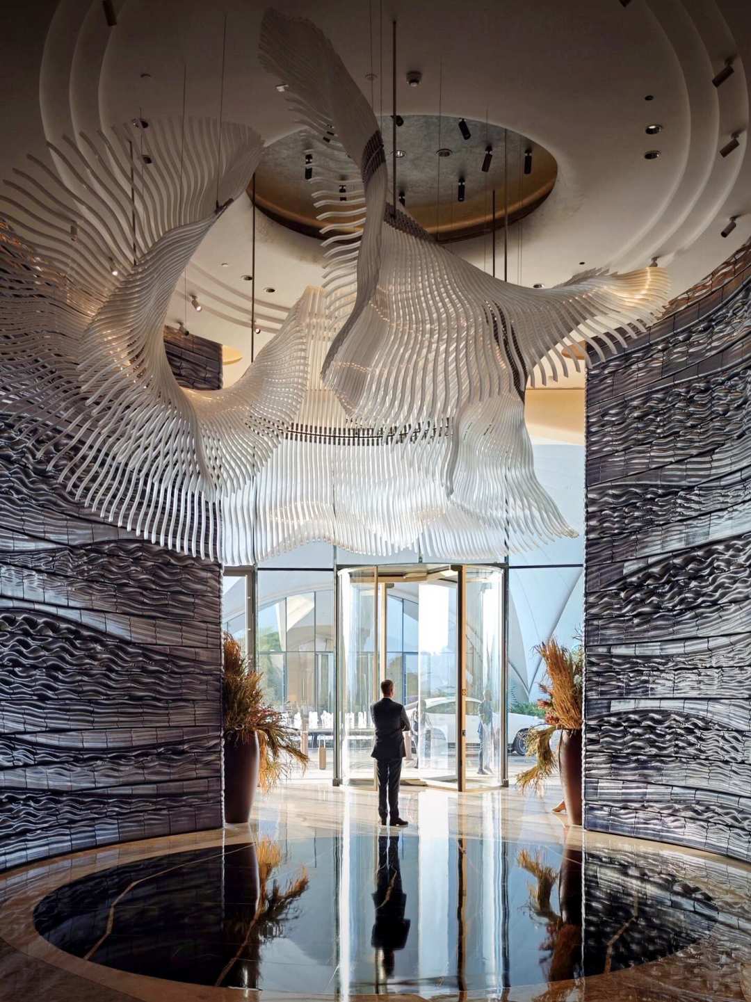 帆船酒店歇业,迪拜顶奢跌出
