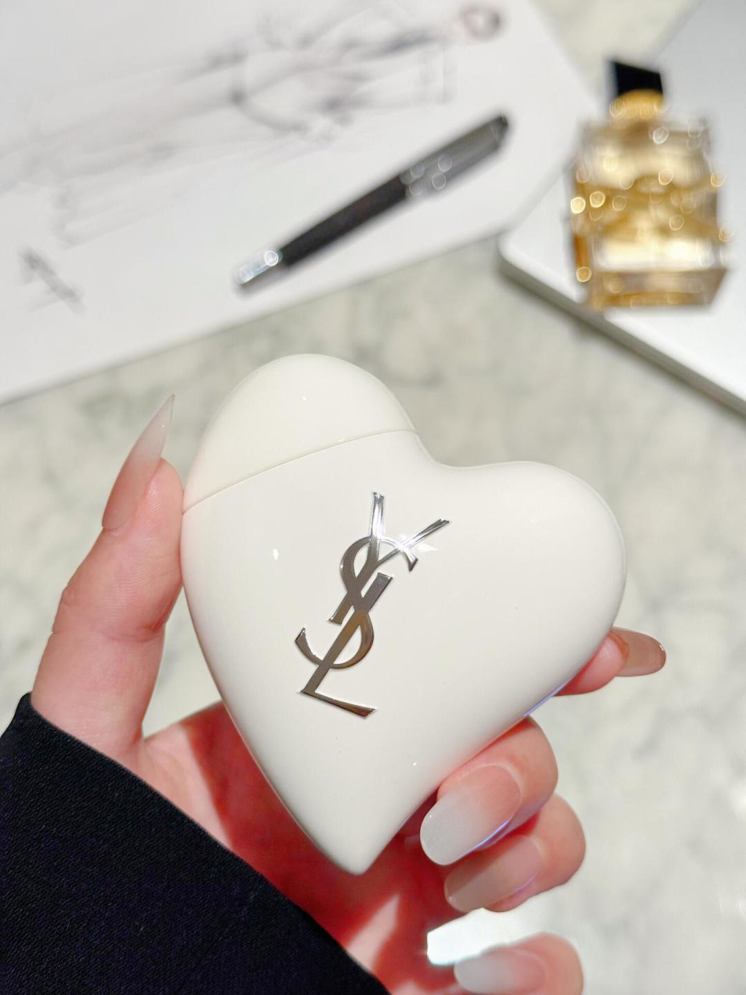 YSL被喊话道歉始末:七夕爆的不是产品,是现场