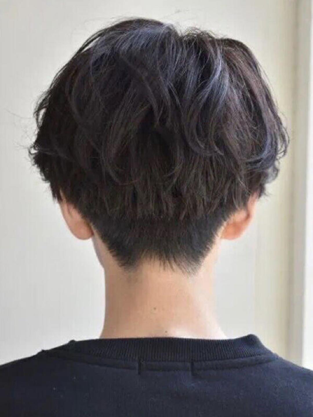 你的后脑勺不是没救,是被推平的:扁头男生剪发自救指南