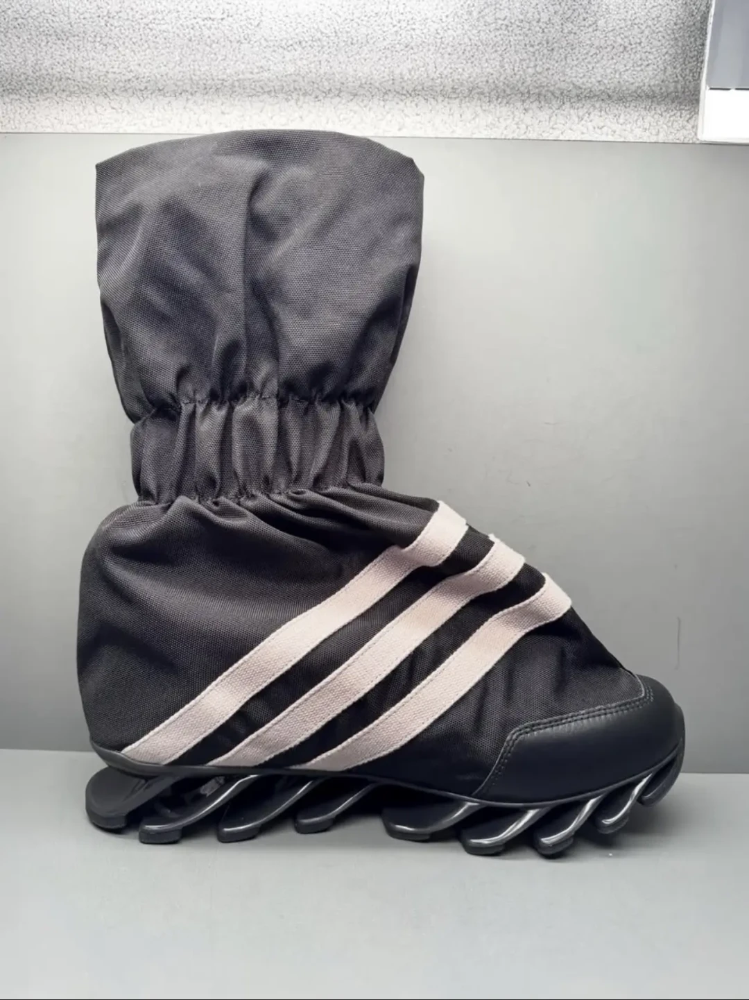 Rick Owens × adidas 时隔 9 年再联手:SS27 联名已开订,为情怀买单前,先看清上一轮联名的三个教训
