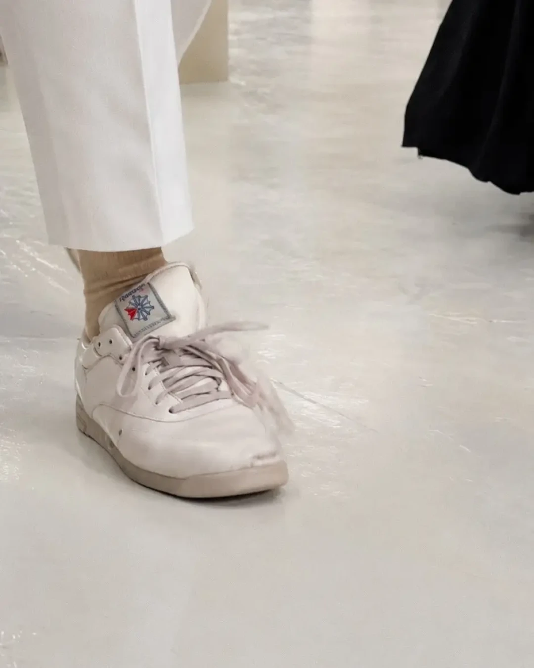 CELINE×锐步首次联名,偏偏选了“最不争气”的它:9月开卖,这双80年代健身鞋值不值得等