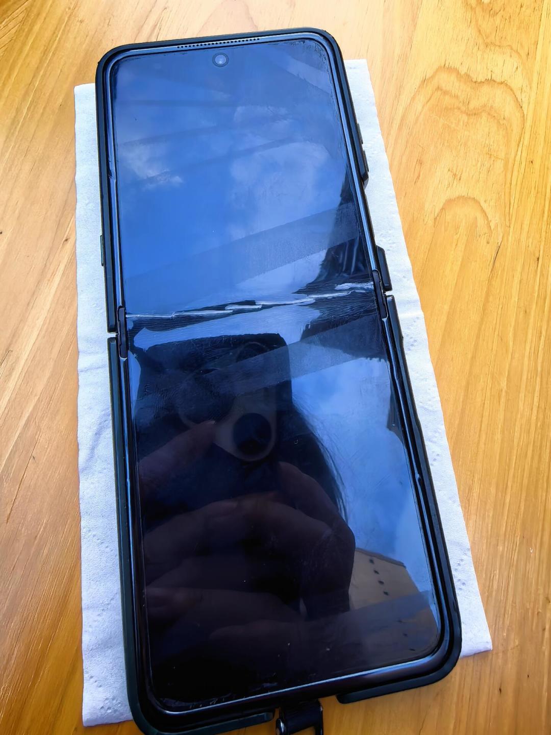二手razr60跌到一千多确实香,但先算清这笔维修账再入手
