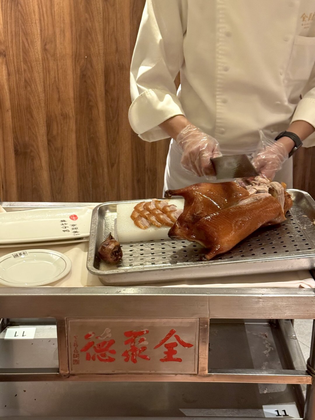 钢丝球碎屑混进12元儿童餐,全聚德王府井店被罚2000元:这家刚靠“降本”扭亏的162年老字号,怎么吃才安心