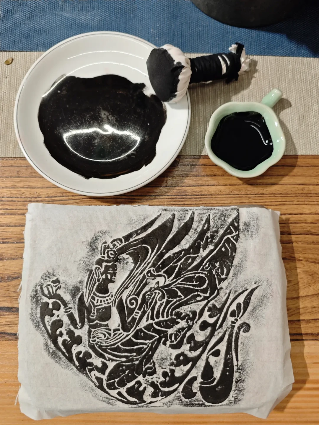 这个夏天“植物拓染”刷爆大理,但翻车帖也一样多:固色、选花的坑和DIY还是去店里的真实账,一次讲清