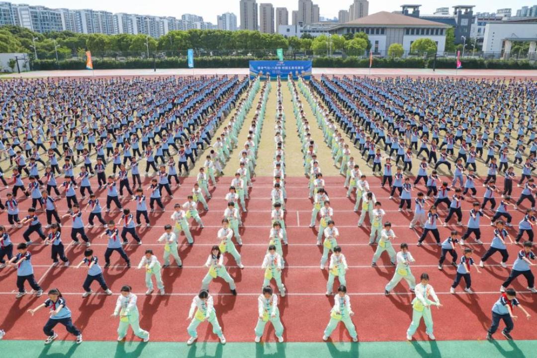 别只会练八段锦:官方推广的11种健身气功,怎么选、练多少、避什么坑