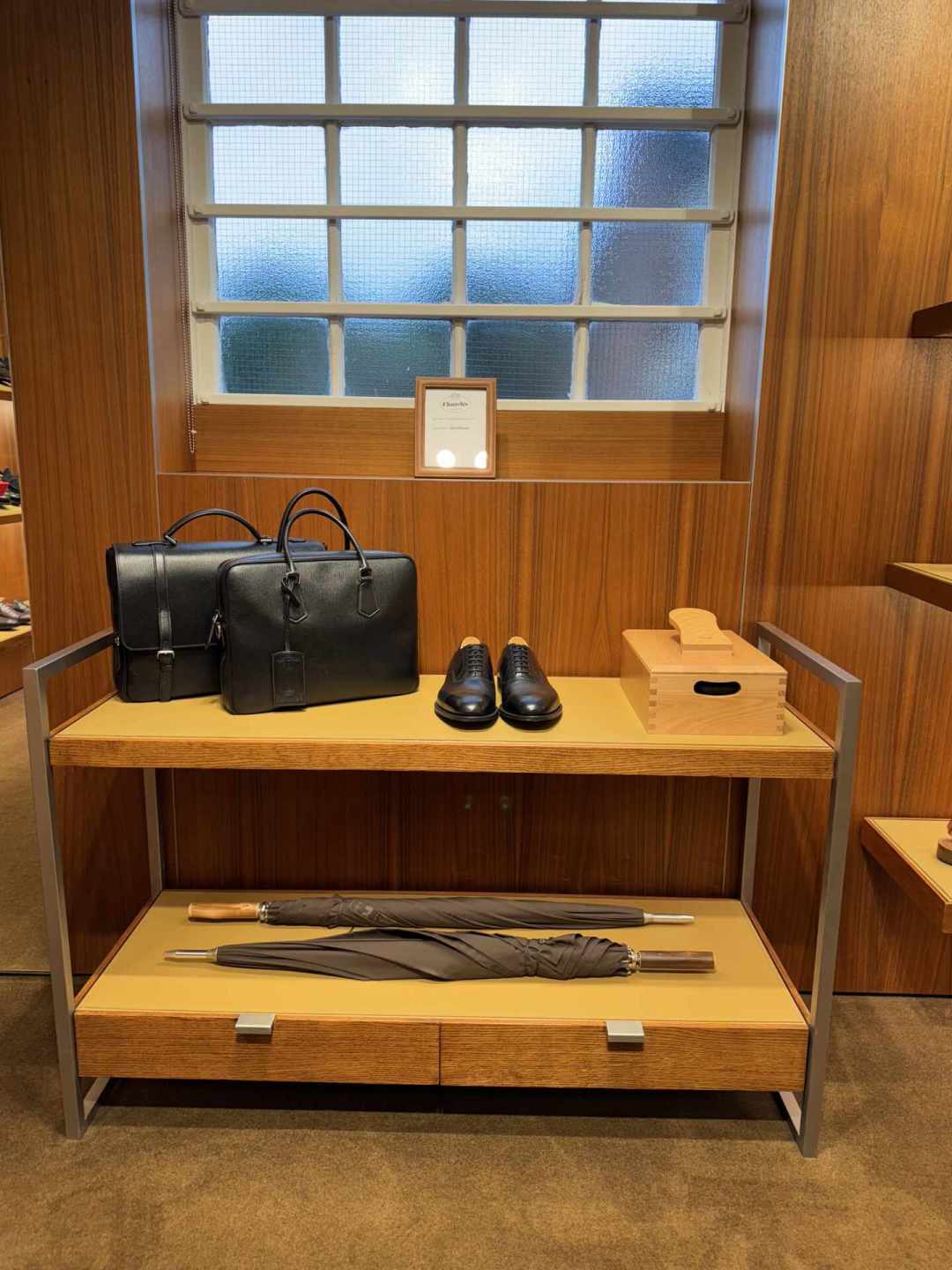 专柜8800,代购4900,工厂店再打6折:买Church's前,先看懂这6个渠道的水深