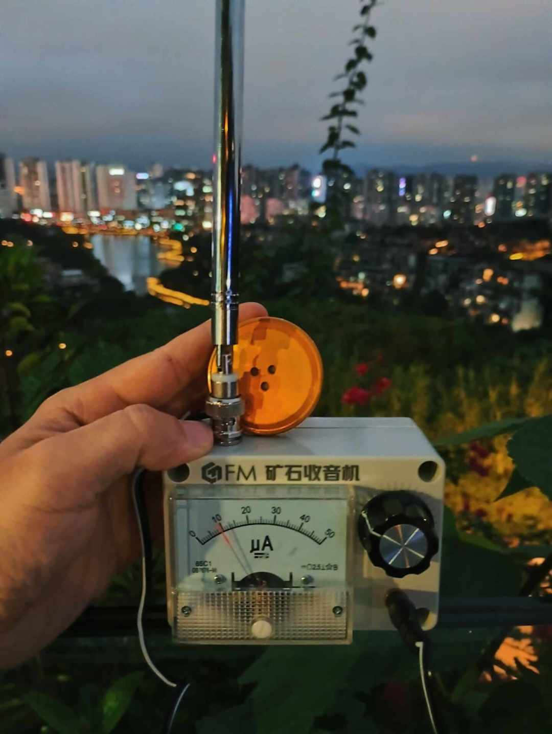 30元装一台“不用电的收音机”:第一台矿石收音机避坑指南,哪些件该买、哪些能替代、到底能收到啥