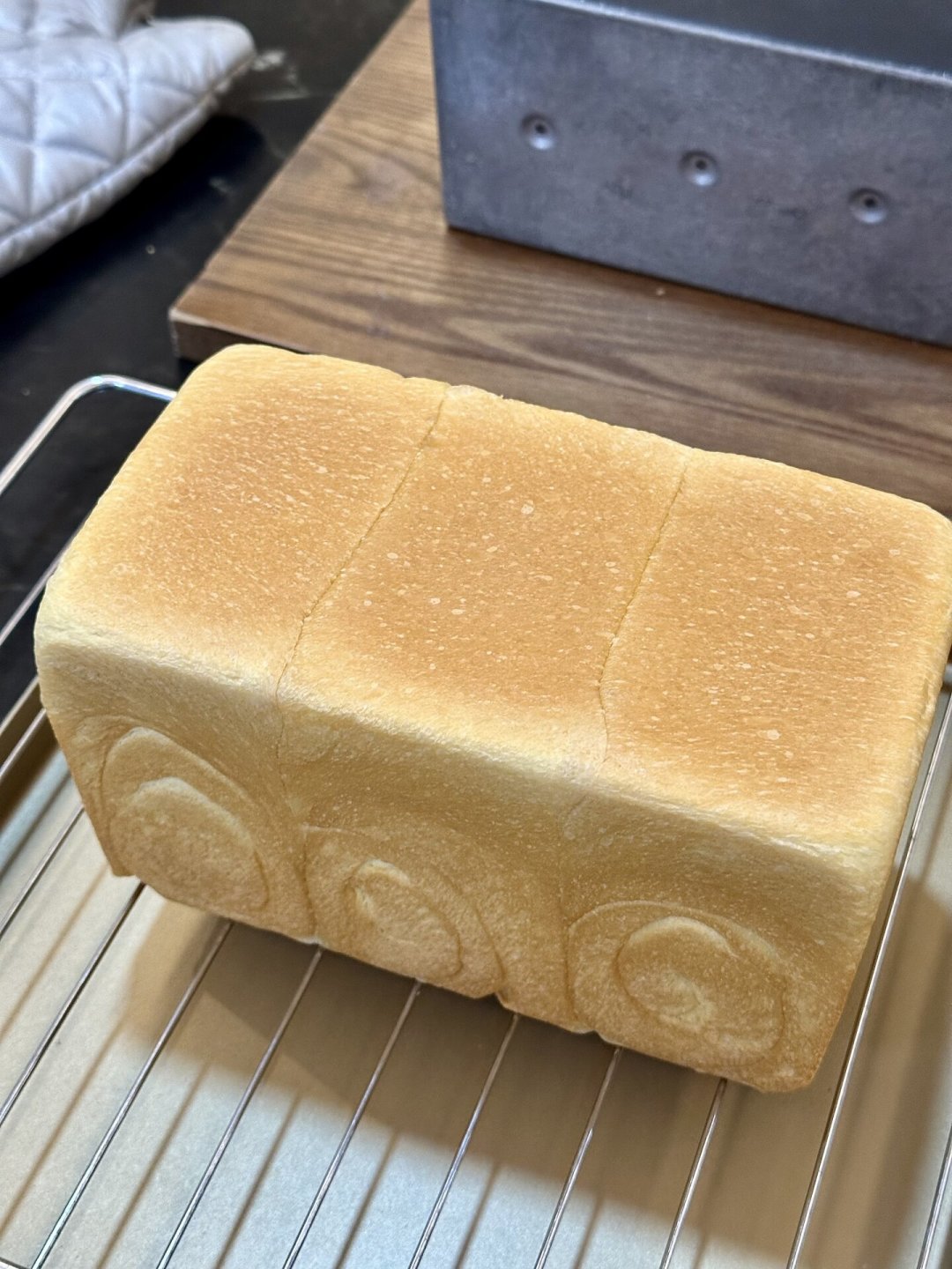 夏天烤的吐司像馒头？不是配方错了：6个面团控温技巧，和处暑后的复烤时机