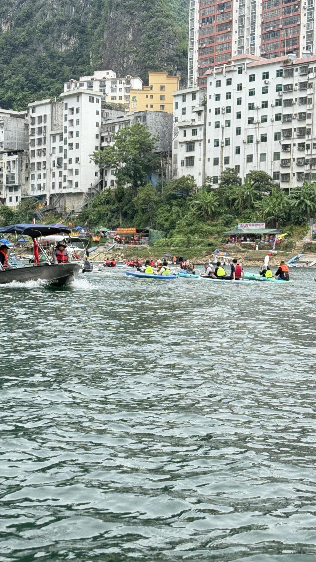 “水很浅,包捞的”——母女被冲进15米深水区后:暑假最后10天约桨板,先看完这份清单