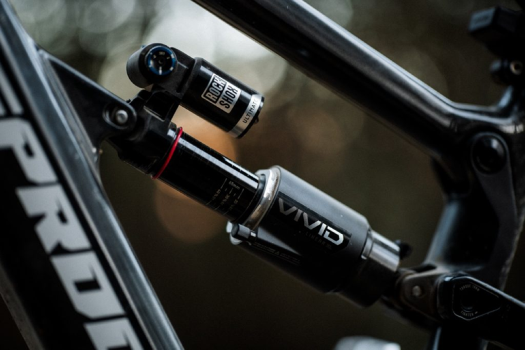 RockShox这代不卷阻尼卷气室:2026前叉后胆全线换代,谁该升级谁该捡漏