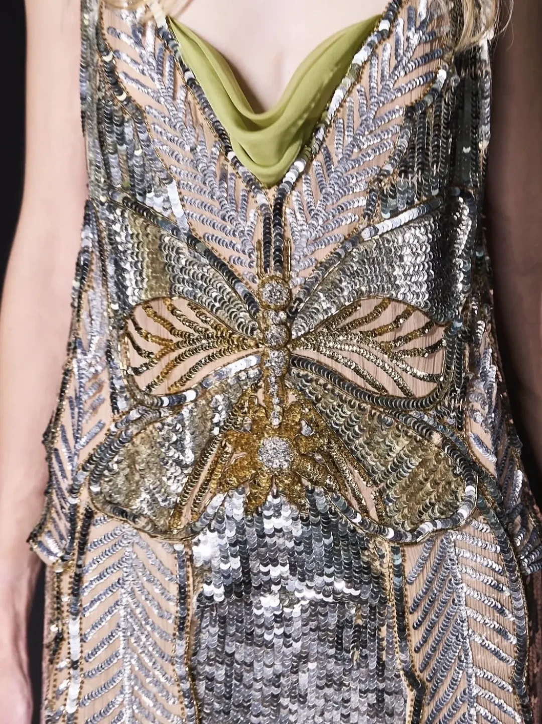 蝴蝶接管Valentino:米开理的「反logo」赌注,和值得入手的东西