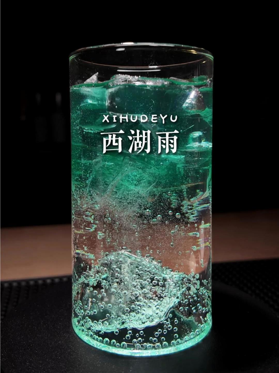 利口酒第一次买,先算这笔“单杯成本”账:3瓶起步,基本不吃灰