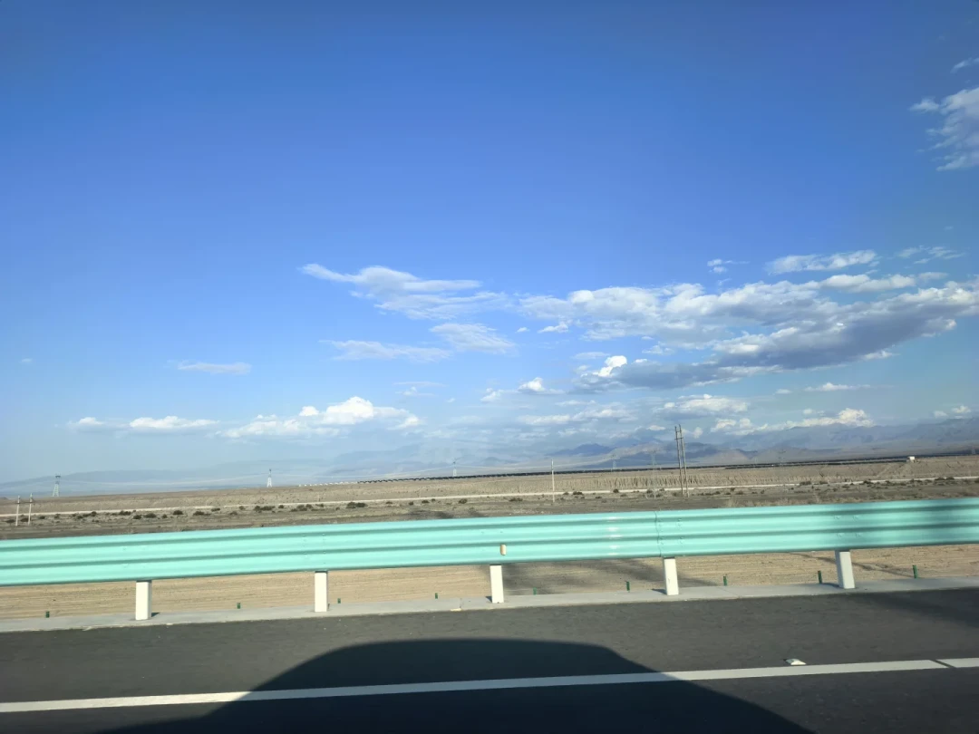 独库公路又全天封路,几千辆车被困山里:2026新规和绕行预案,进疆前先看一遍