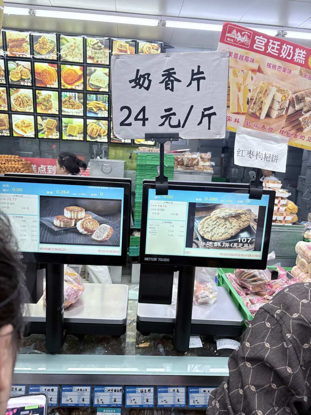 门票0元、免费领香、18元素餐：成都文殊院这份花钱账单，我们替你对了一遍全网