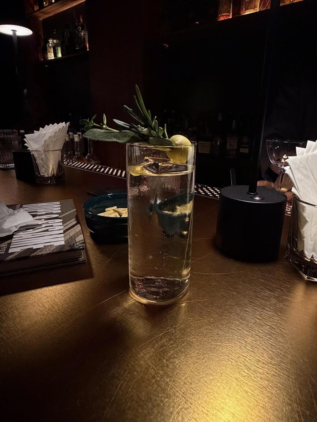 广州庙前冰室登顶亚洲第一酒吧,单杯128元、预约排到月底,值得去吗