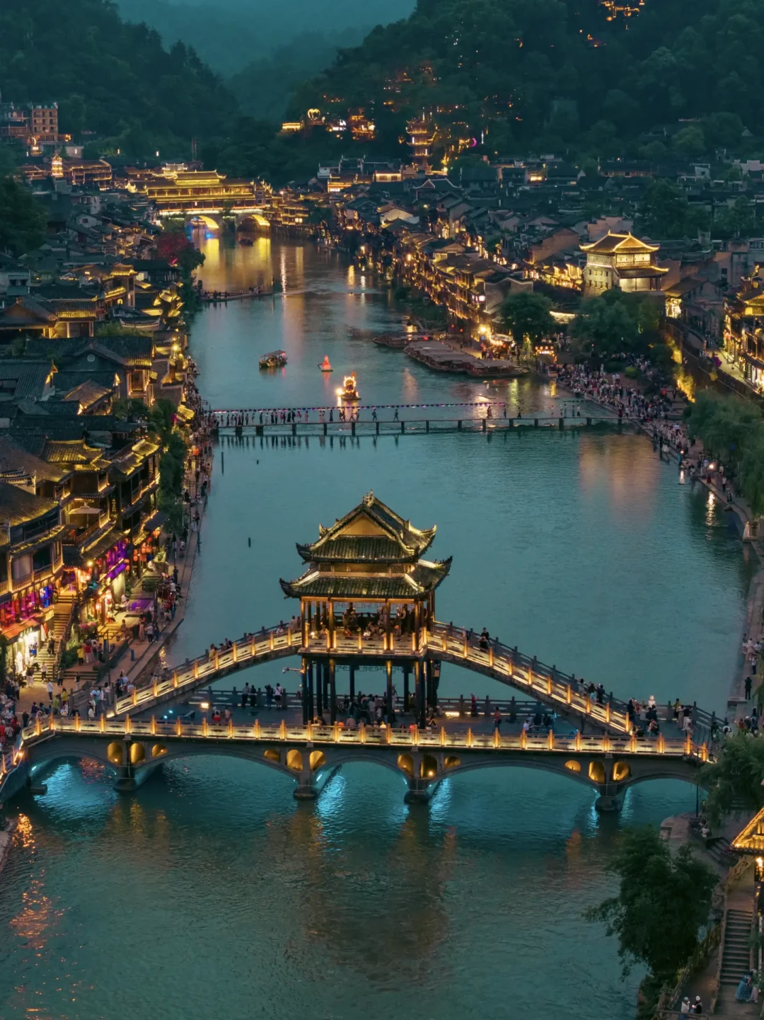 别跑错,沈从文写的《边城》不是凤凰古城,而是这座免门票的小镇