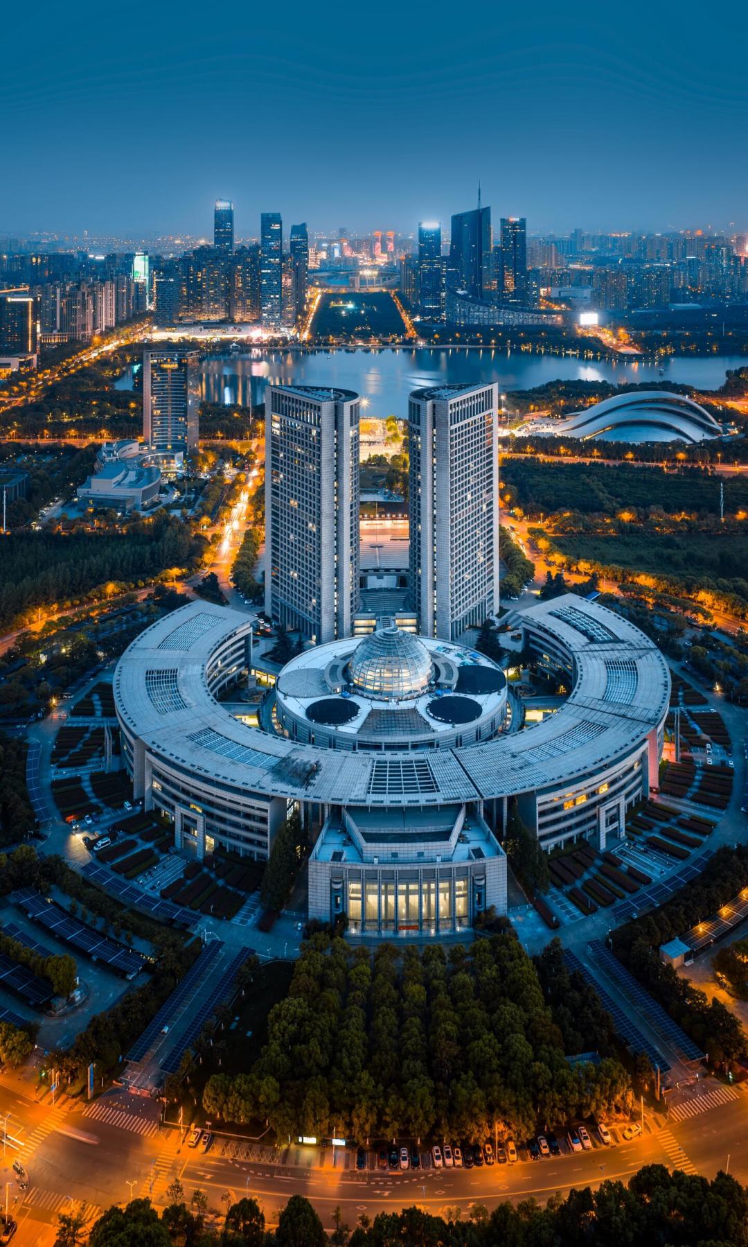 TZ买房亏了100万的段子炸了，评论区成了亏损汇报现场：还在还房贷的人，三层账和三条路