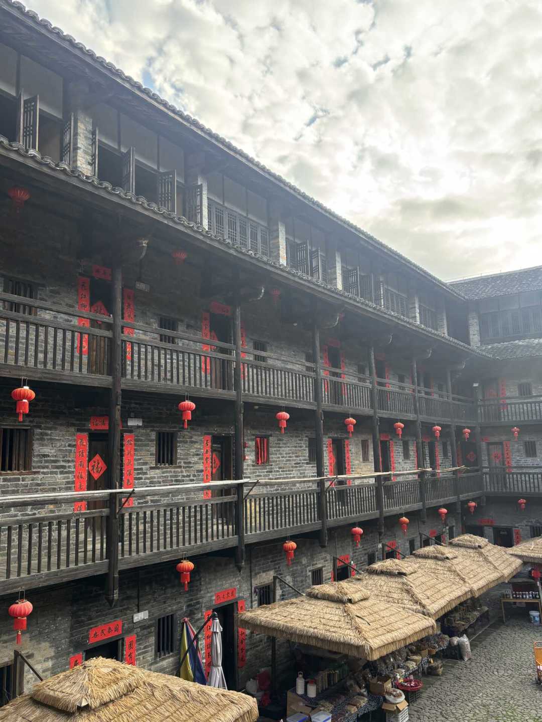 长汀火了,但别急着出发:长汀、土楼、龙南、梅州4个客家目的地,一次讲清楚谁值得专程跑一趟