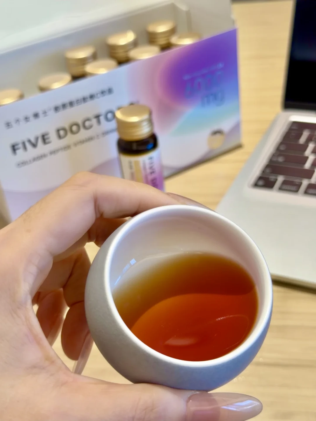 五个女博士翻车三个月:罚了40万,广告照铺,这瓶胶原蛋白水还值得买吗?