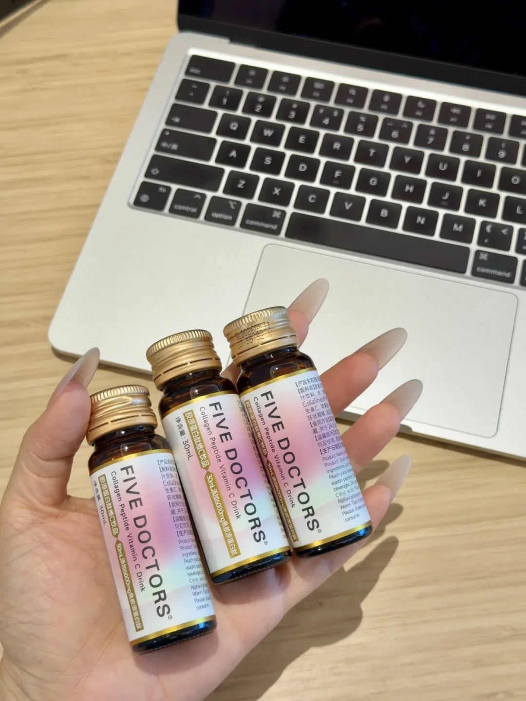 五个女博士翻车三个月:罚了40万,广告照铺,这瓶胶原蛋白水还值得买吗?