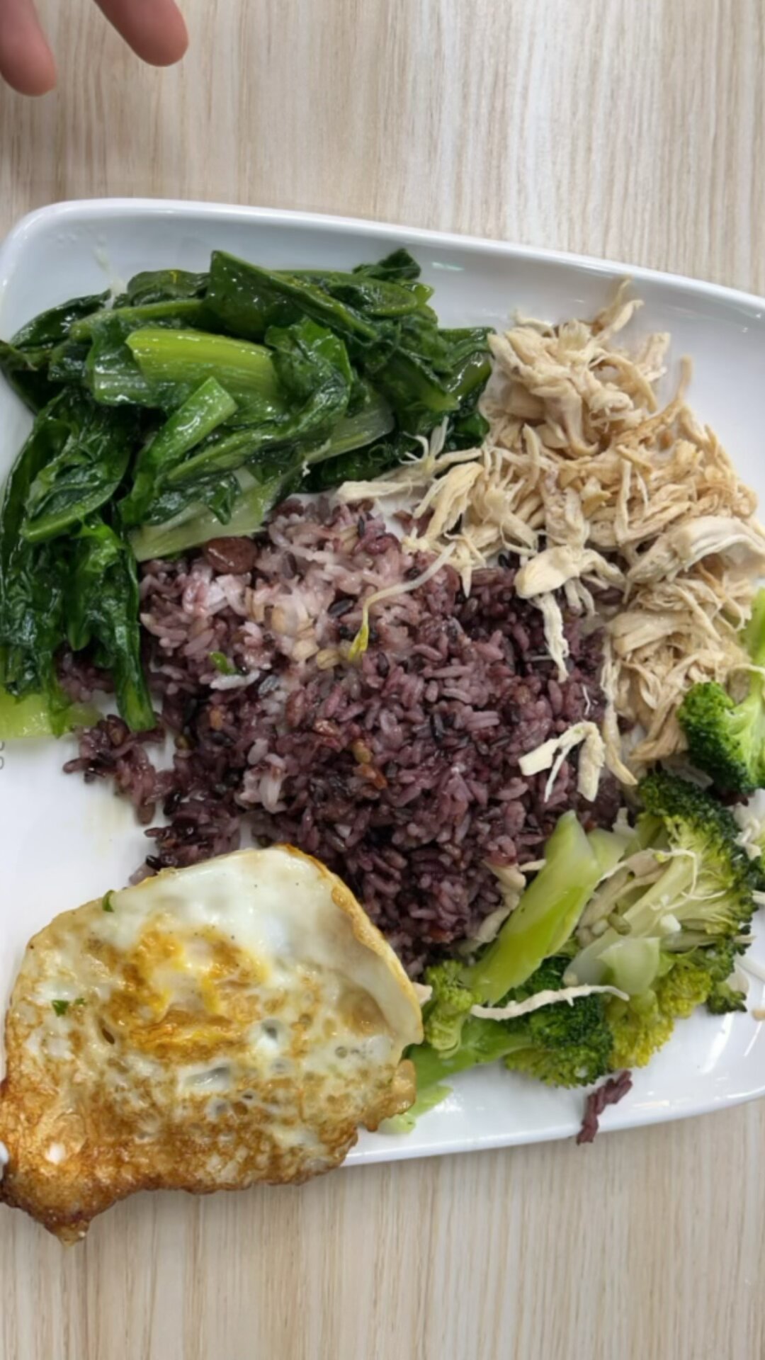 开学后天天吃食堂，先别急着点轻食：我把刷屏的食堂餐盘热量测评对了遍账，一餐500大卡、十几块都能做到，最难防的是几道