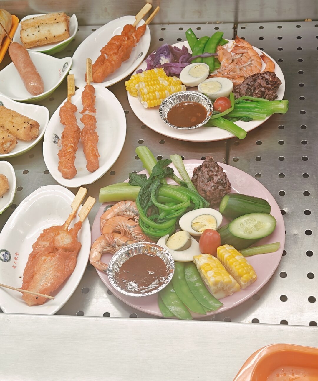 开学后天天吃食堂，先别急着点轻食：我把刷屏的食堂餐盘热量测评对了遍账，一餐500大卡、十几块都能做到，最难防的是几道