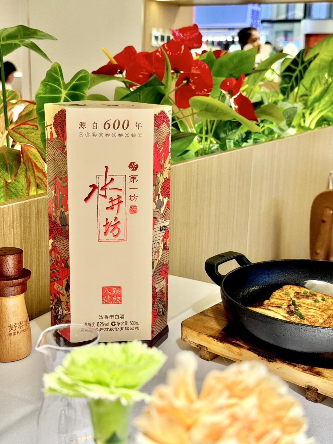 国庆婚宴选酒,网上搜到的排行榜一半是广告:井台跌到两百多,主桌、宾客桌、混配三笔账,两个坑要避开