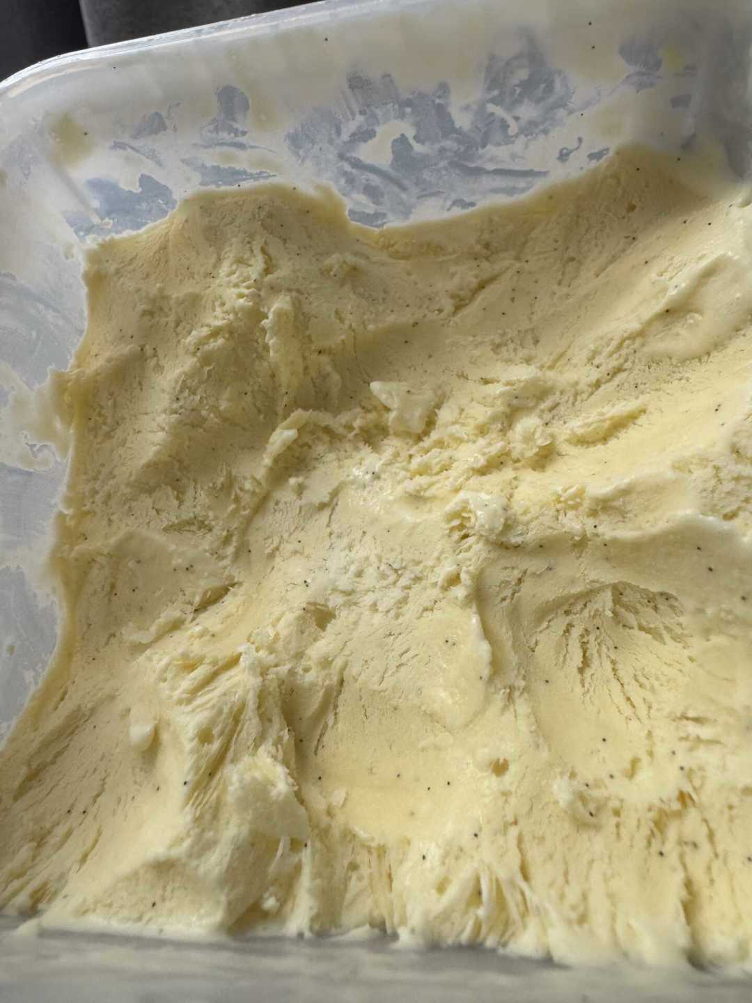 自制雪糕总是一口冰渣?把全网爆火的4种配方比了一遍,发现问题不在手艺