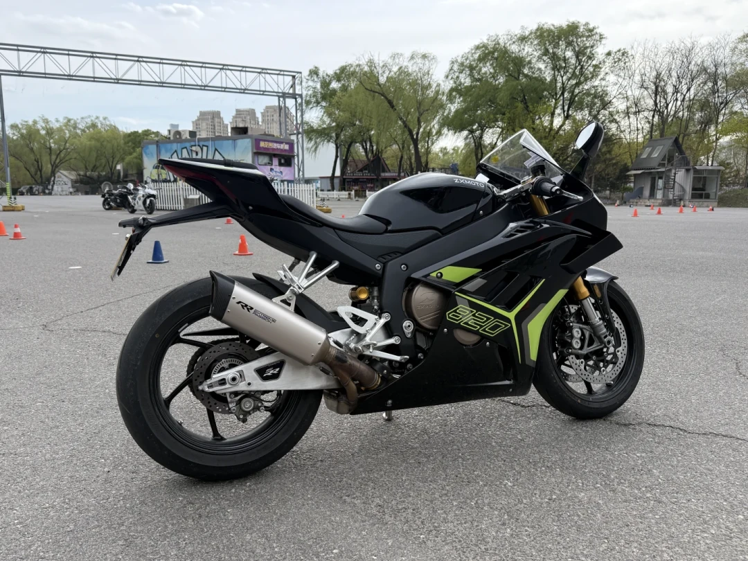 张雪机车召回286辆820RR,评论区却在夸“居然给退换”:三类人,三份作业