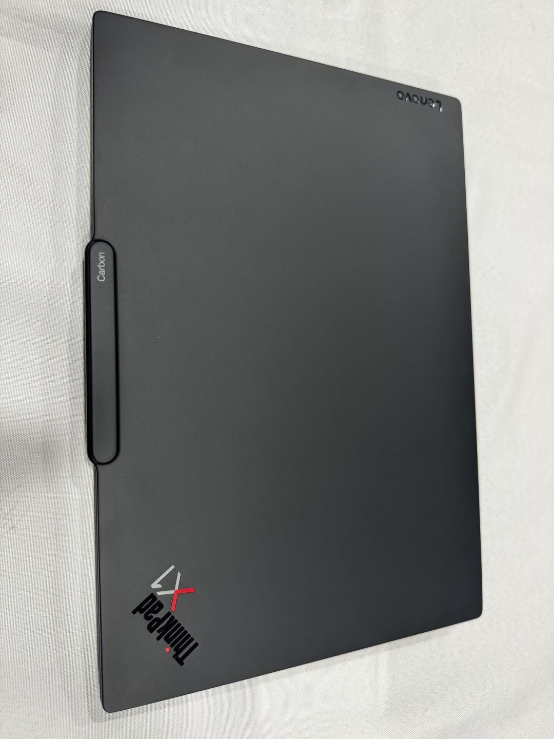 X1 Carbon用了两年卡得不像话:翻完52条评论里的诊断,四种情况能自救,唯一没救的是板载内存